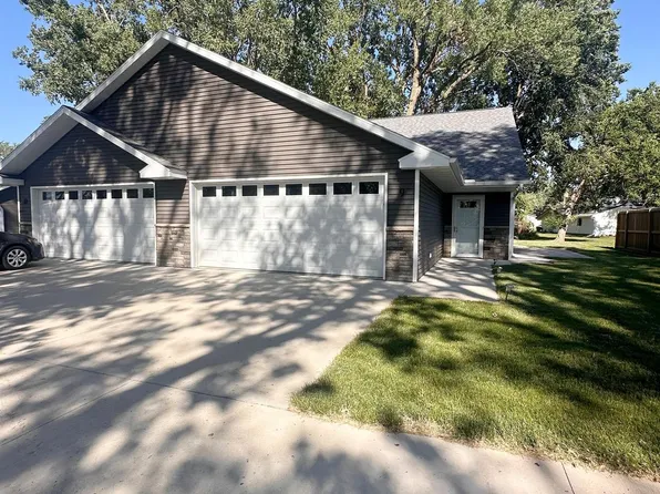 94 N Emerald Dr Unit 9, Storm Lake, IA 50588