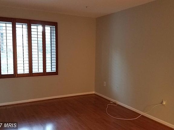 5th image of 9812 Kingsbridge Dr APT 101