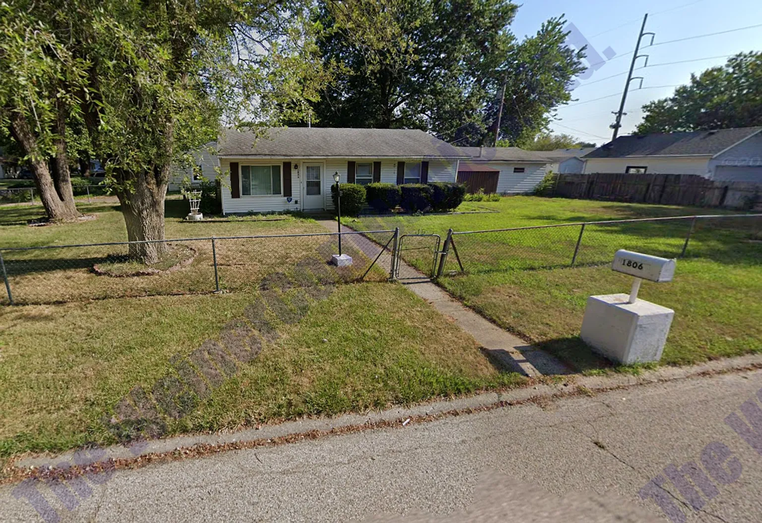 1806 Southwood Dr photo 1