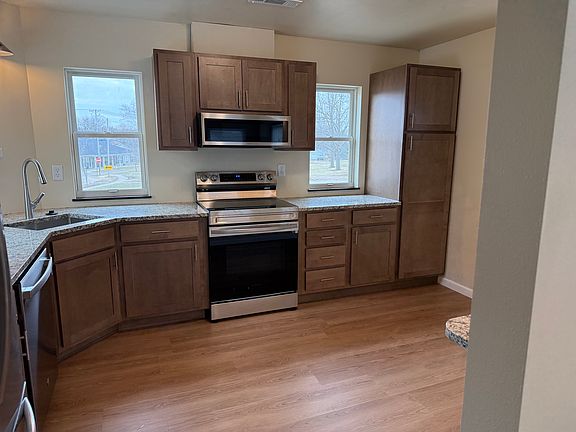 2nd image of 116 16th Ave SW #2