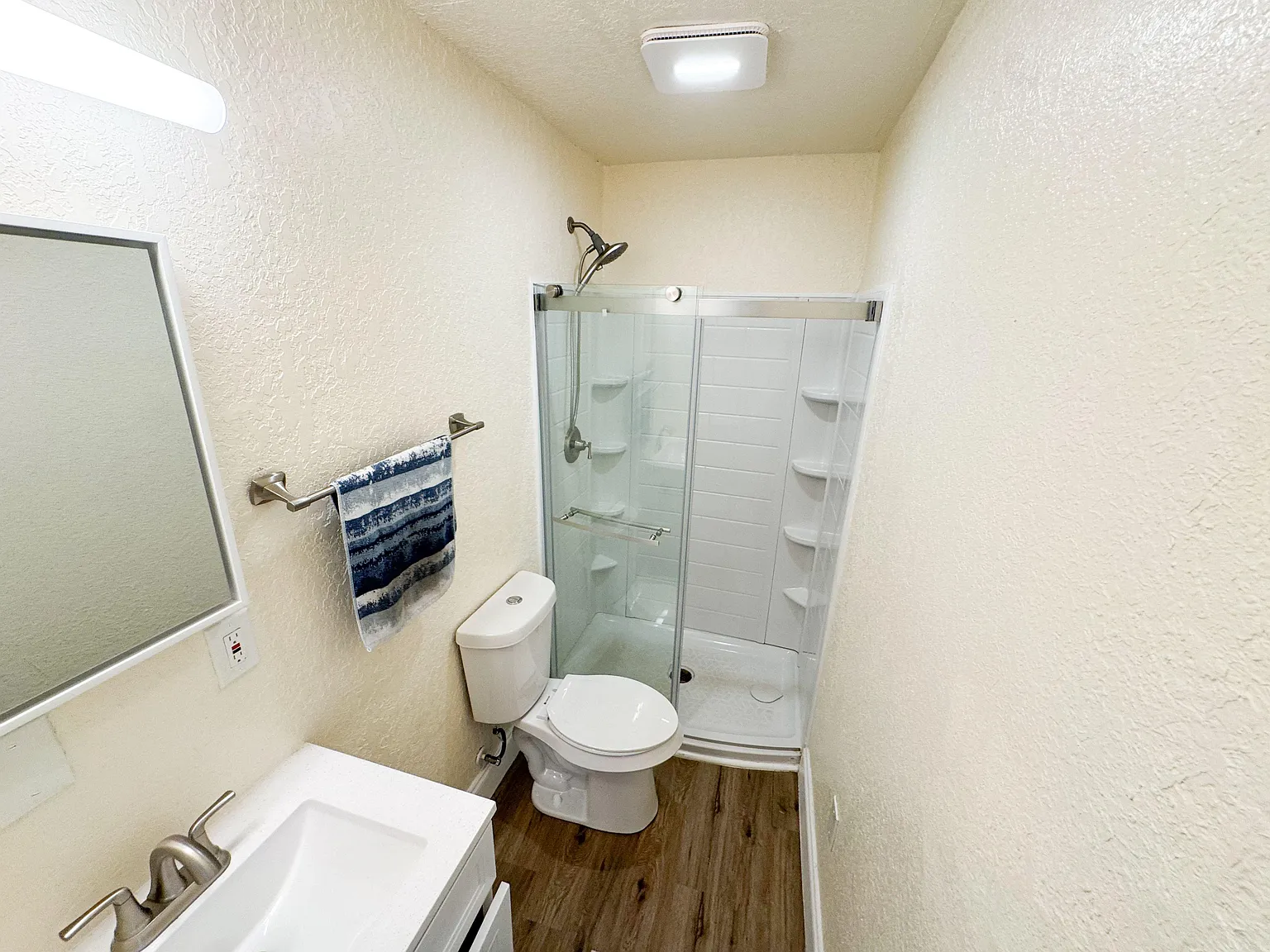 3 bed, 4.0 bath, 900 sqft, $923 — Photo 3