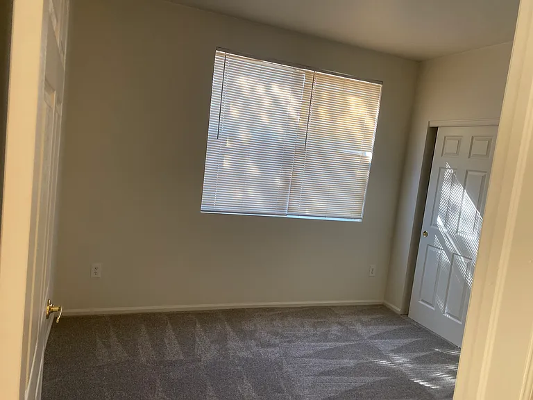 2541 S Bahama Cir #B — Photo 15