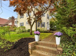 208 Manor Rd, Flushing, NY 11363