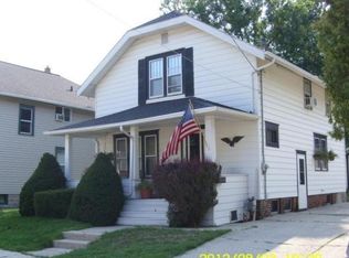 1030 S 17th St, Manitowoc, WI 54220