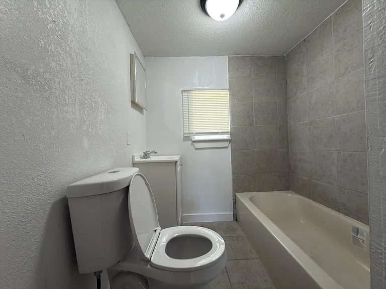 11521 Lucas St — Photo 8