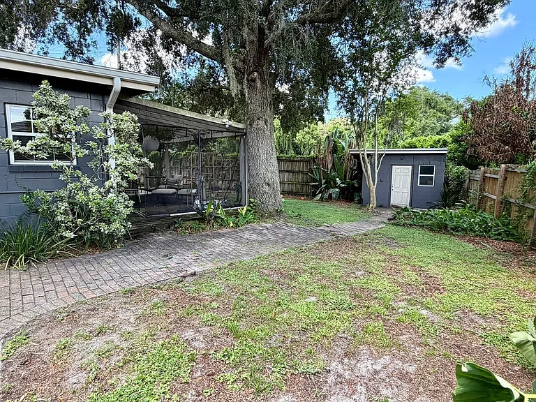 1227 Country Club Dr — Photo 17
