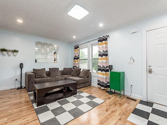 4th image of 4934 Buckthorn Ln