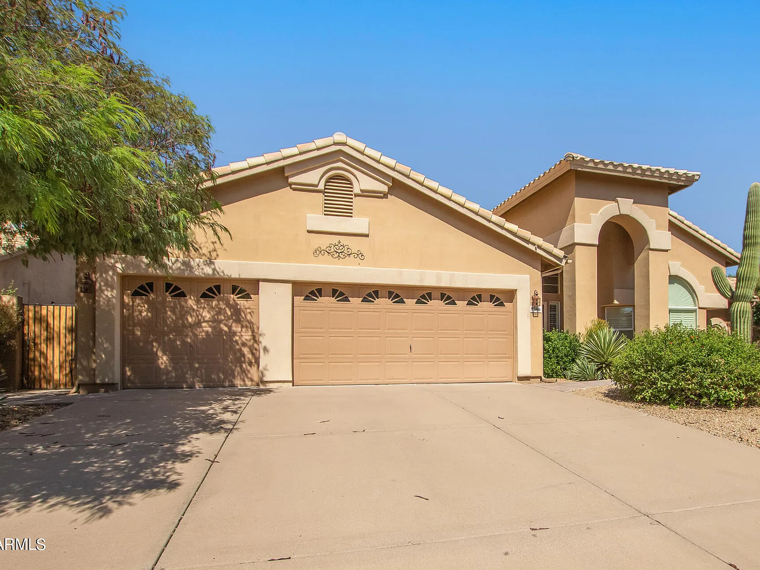 4 bed, 2.5 bath, 2930 sqft, $8,000 — Photo 2