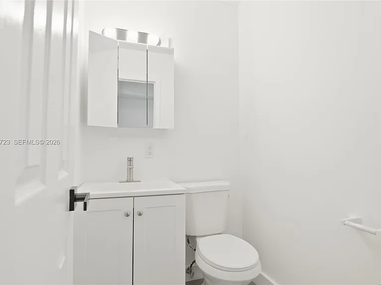 921 NW 5th Ave — Photo 17