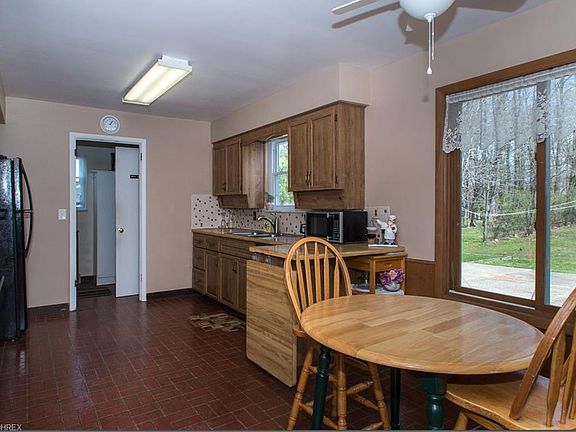 3rd image of 883 Barkston Dr