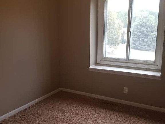 5th image of 8924 S 142nd Avenue Cir