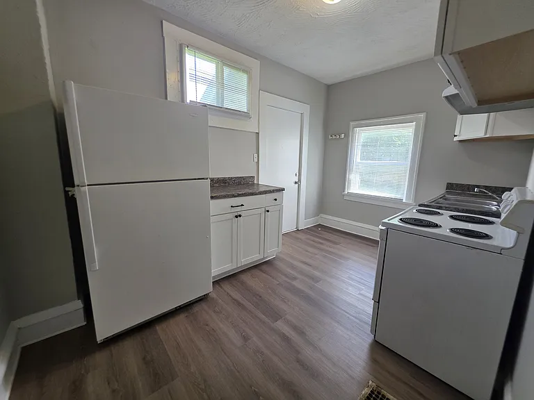 826 Leona Ave — Photo 4