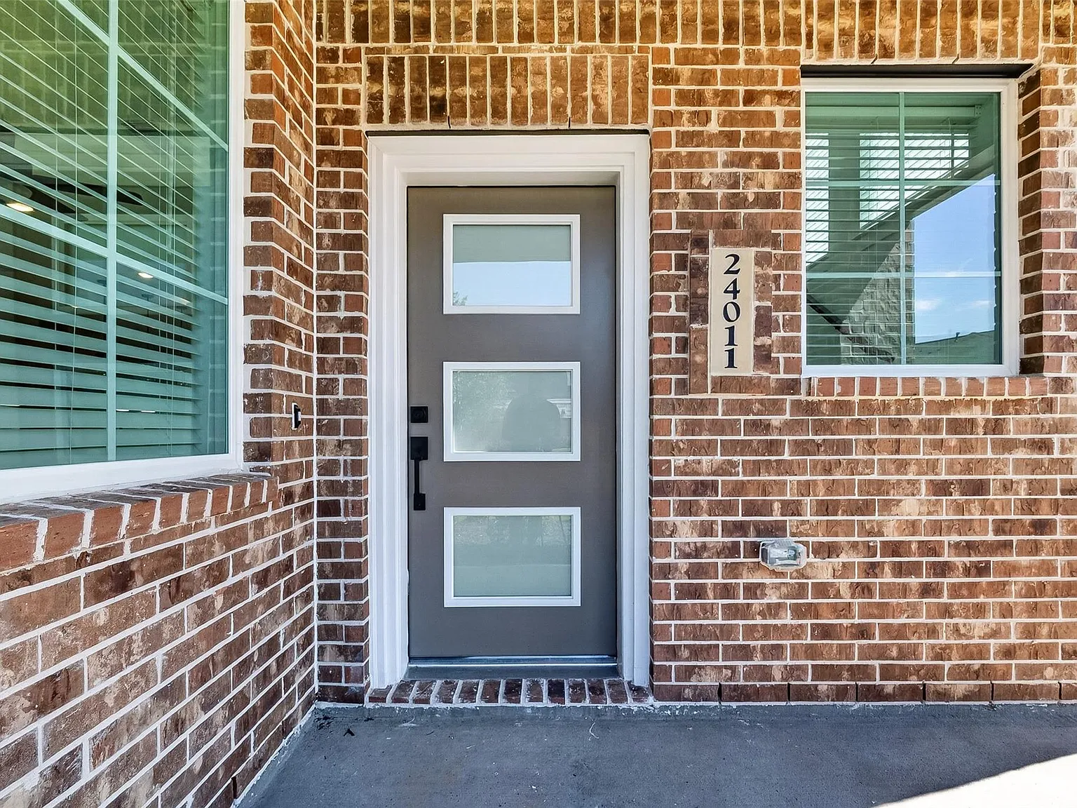 4 bed, 2.5 bath, 1910 sqft, $2,750 — Photo 4