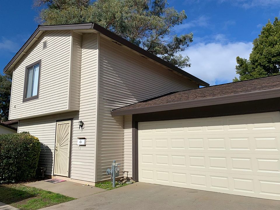 2nd image of 2201 Elmcrest Ln