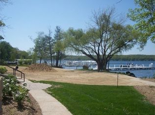 403 Deerpath W #401B, Fontana, WI 53125