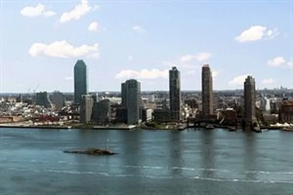 Sold by Douglas Elliman | media 15