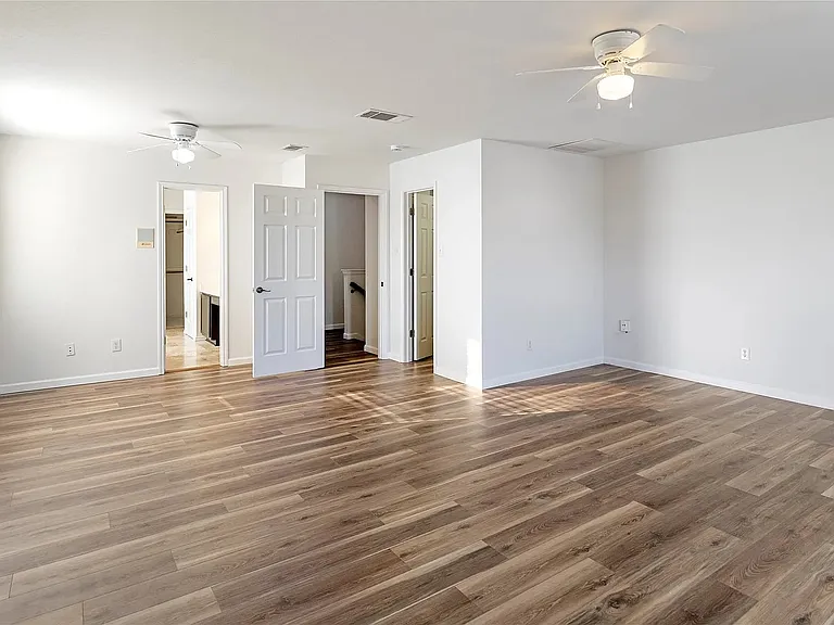 813 Silverbrook Dr — Photo 16