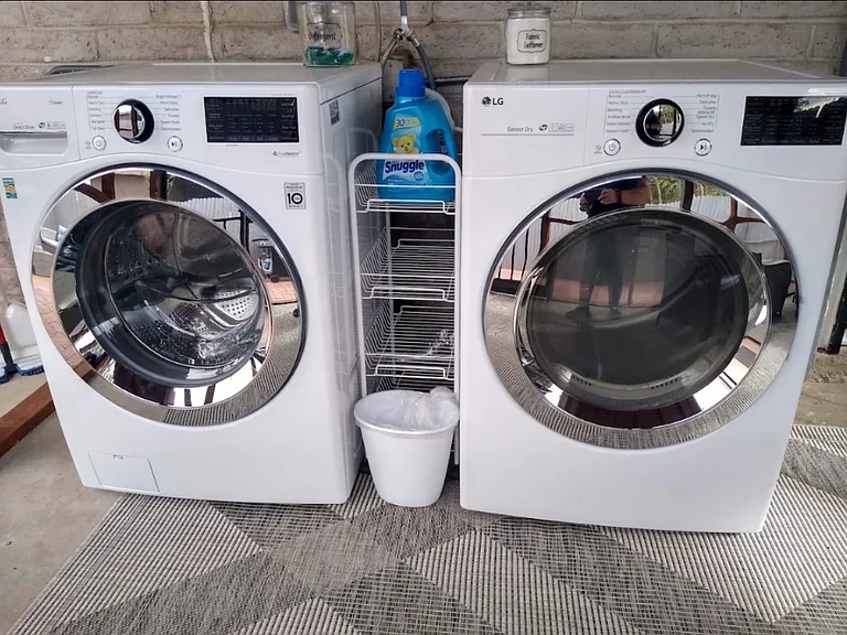 front load washer and dryer is included