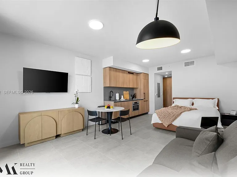121 NE 5th St #2700 — Photo 11