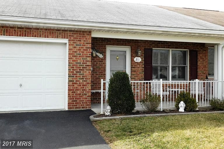 1st image of 211 Winding Oak Dr