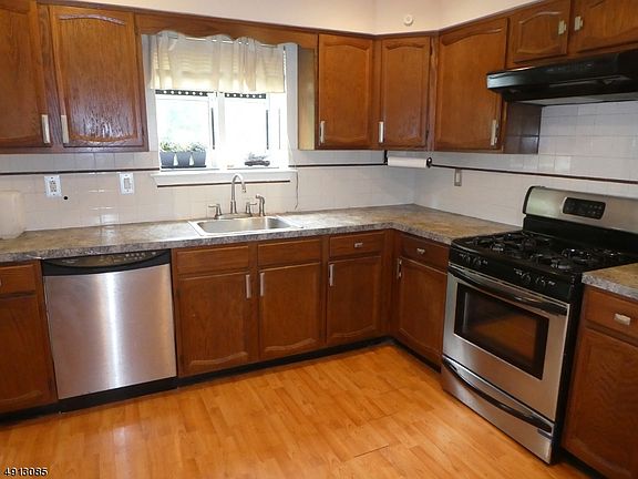 3rd image of 111 Grantham Dr