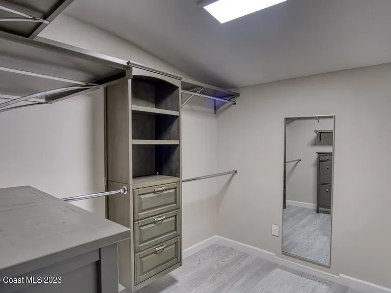 455 Laurel Ct — Photo 17
