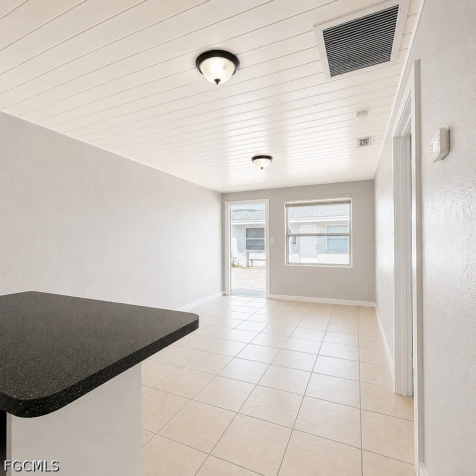 2 bed, 1.0 bath, 645 sqft, $1,095 — Photo 3