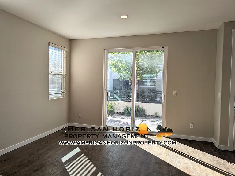 4849 Holden Dr — Photo 5