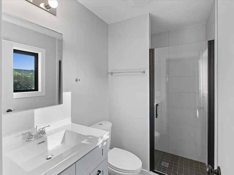 1000 Orchard Luxury Apartments — Photo 34