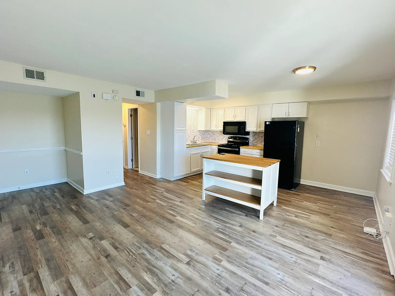 2 bed, 900 sqft, $1,750 — Photo 4