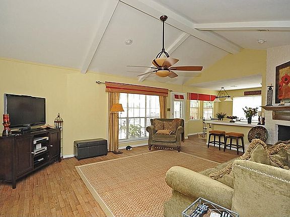 5th image of 1927 Riverlawn Dr