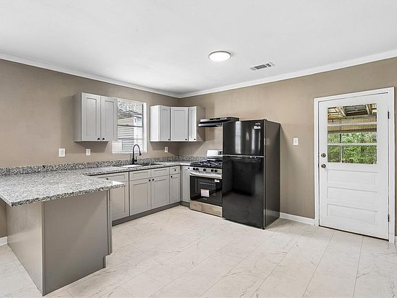 4th image of 58420 Lynn Rd