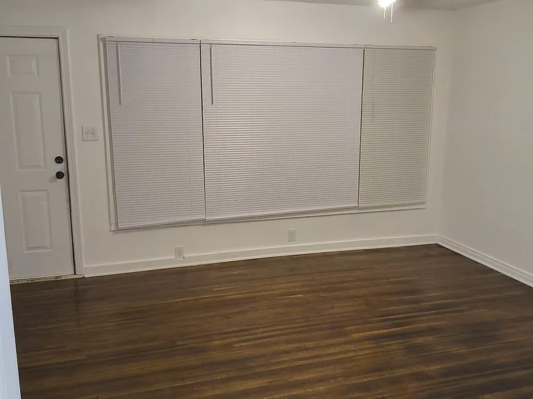 843 S Broadview Ave — Photo 2