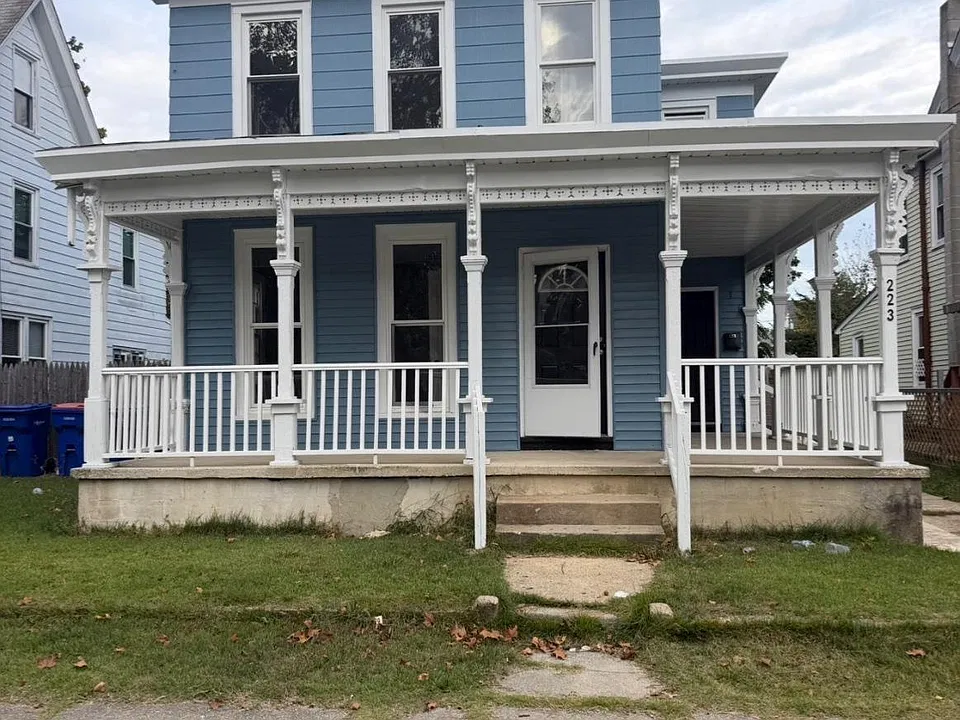 223 S 4th St