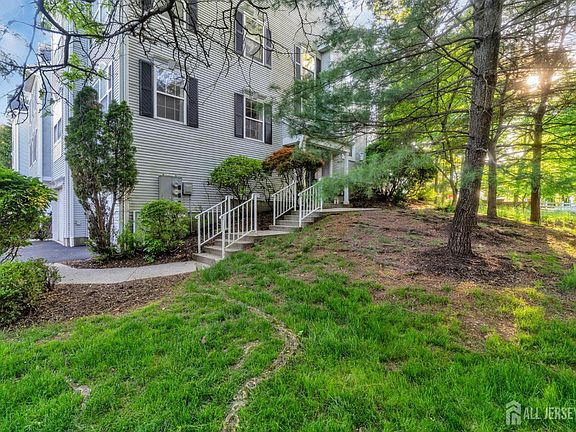 4th image of 6 Clark Ct
