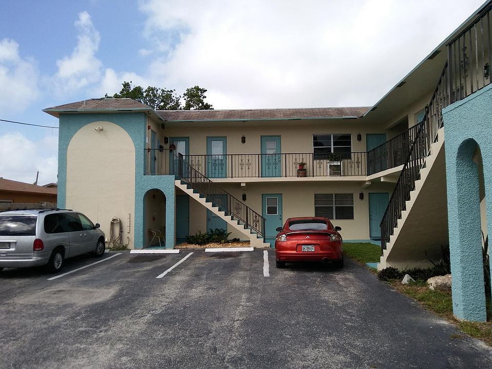 1st image of 241 SE 10th Ave