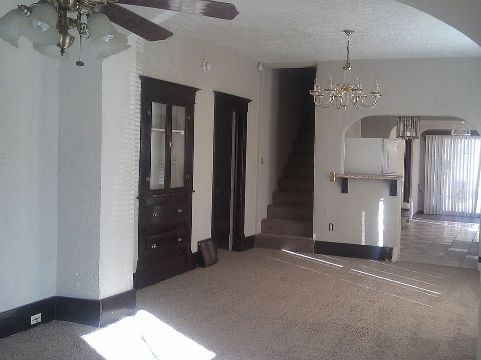 2nd image of 252 S Green St