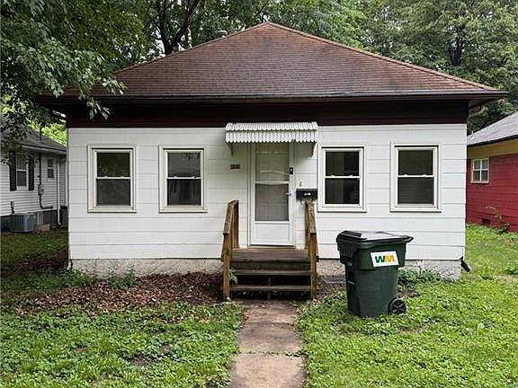 2nd image of 709 Rhodes Ave