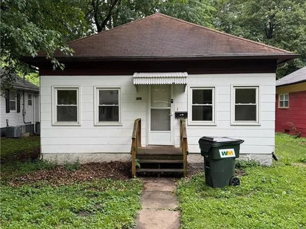 709 Rhodes Ave, Grandview, MO 64030