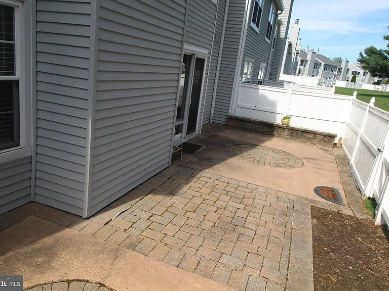 681A Rose Hollow Dr — Photo 30