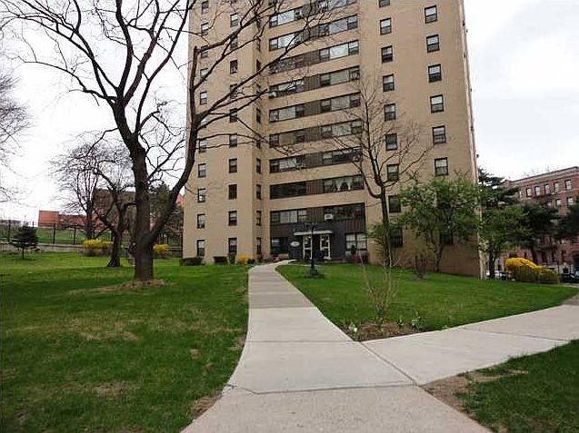 1st image of 6 Fordham Hill Oval APT 3C