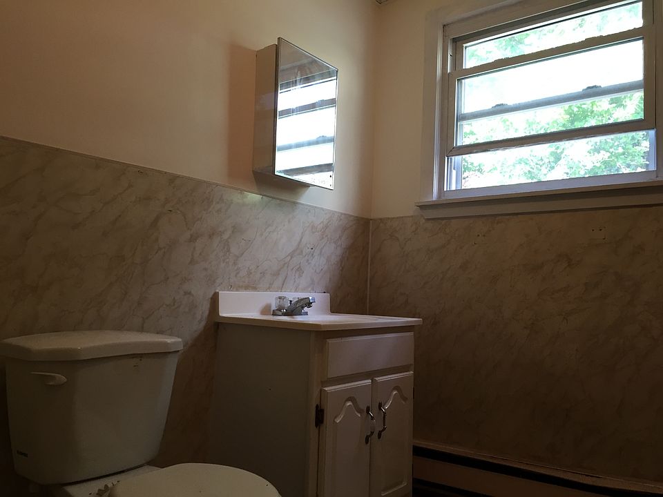 2nd image of 90 Lexington St APT 1