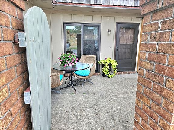 2nd image of 1148 Ocean Pebbles Way