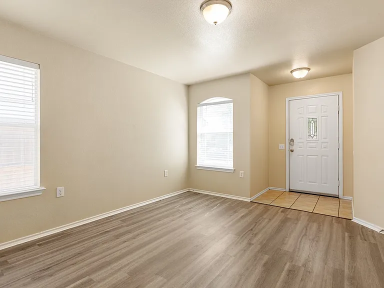 7400 Cayenne Ln — Photo 4