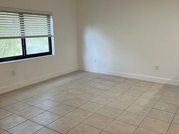4th image of 11098 SW 107th St #Street213