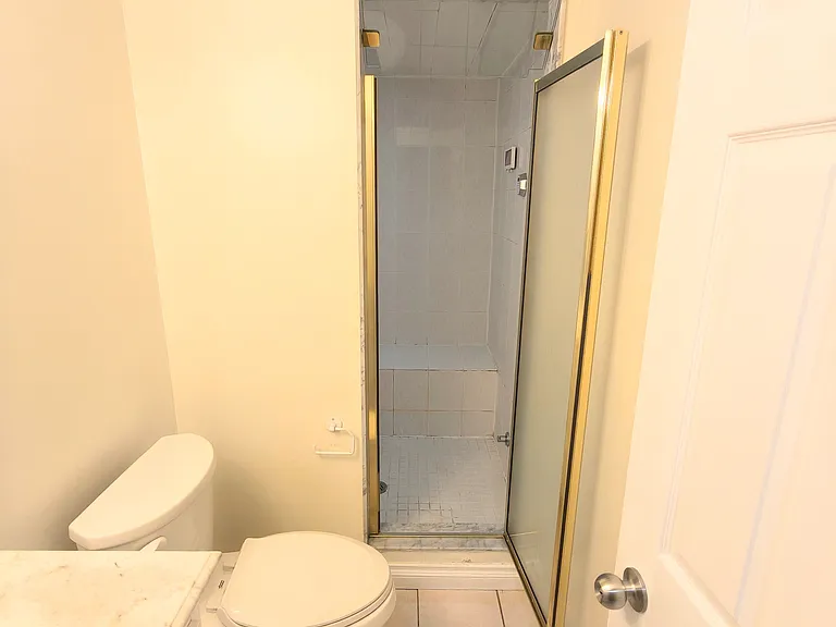 100 Kingslake Rd — Photo 12