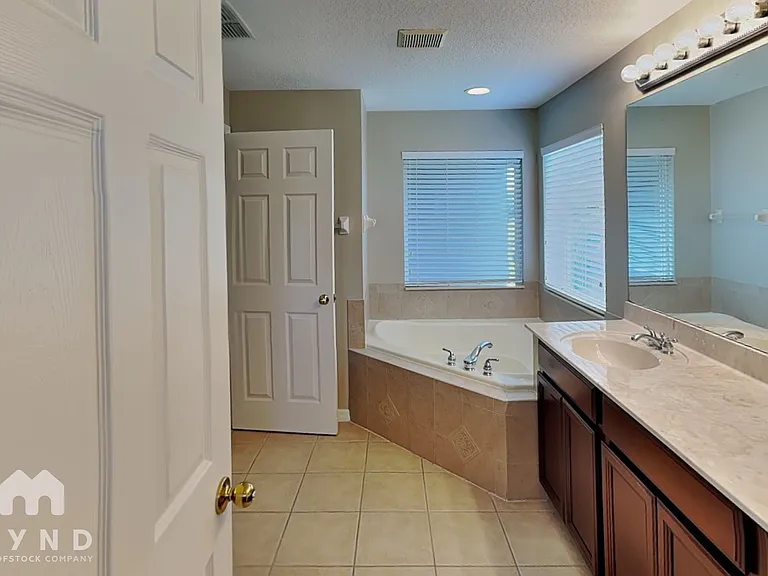 1460 Travertine Ter — Photo 13