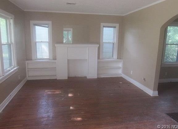 3rd image of 216 S Urbana Ave
