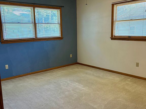 4th image of 990 Heyl Rd #990