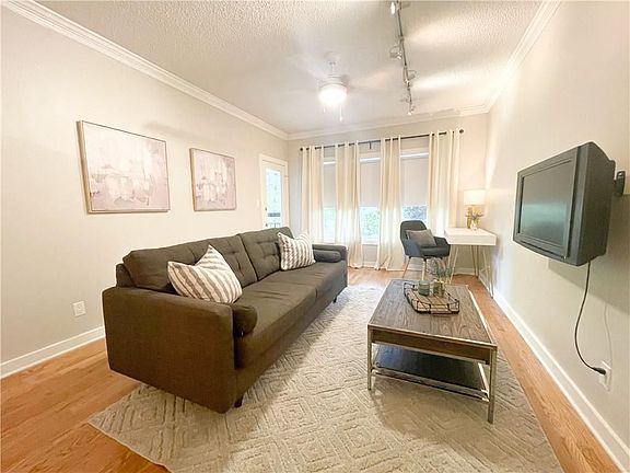 4th image of 2205 River Green Dr NW